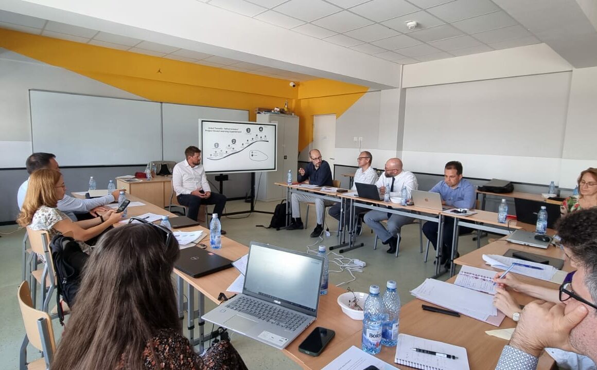 Granturi pentru unitățile de învățământ pilot